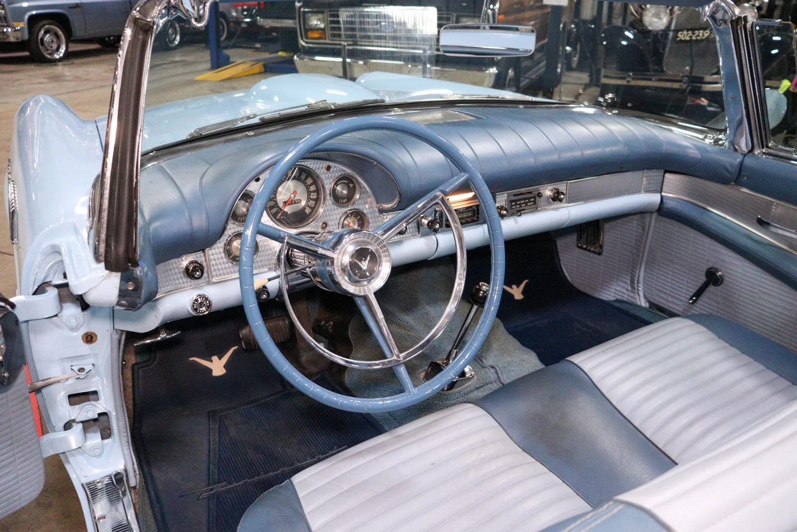 1957 Ford Thunderbird — gallery view 11