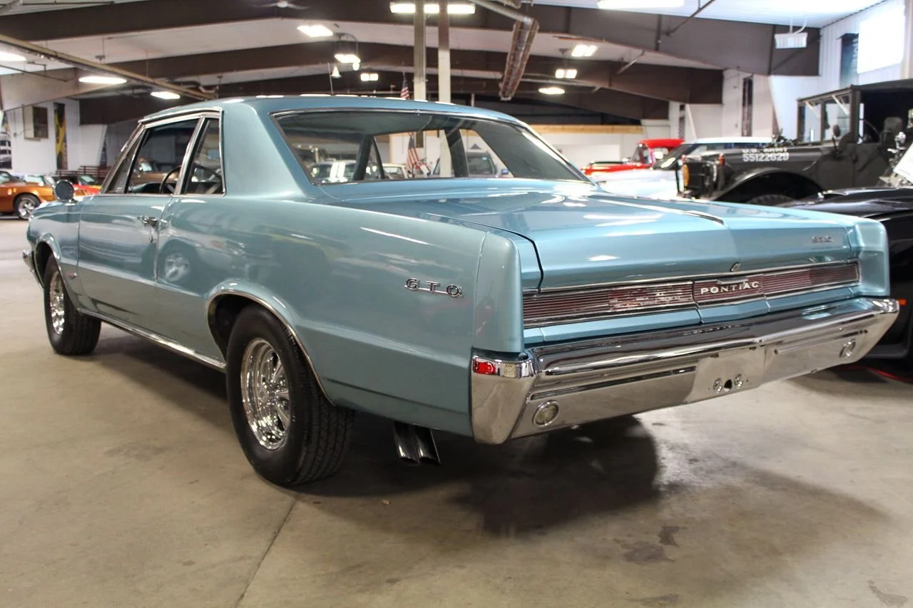 1964 Pontiac GTO — gallery view 3